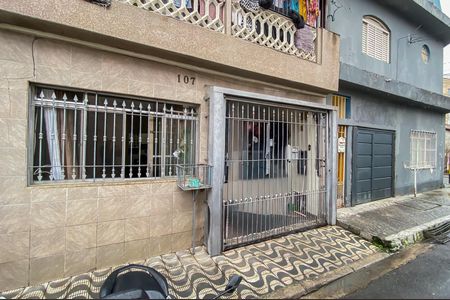 Casa à venda com 120m², 2 quartos e 1 vaga Casa à venda com 120m², 2 quartos e 1 vagaFachada