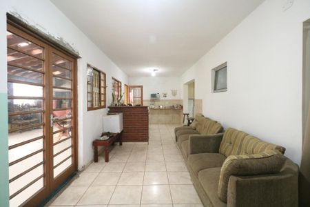 Casa à venda com 246m², 2 quartos e 2 vagas Casa à venda com 246m², 2 quartos e 2 vagasSala