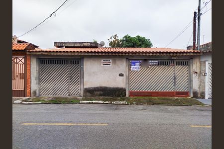Casa à venda com 246m², 2 quartos e 2 vagas Casa à venda com 246m², 2 quartos e 2 vagasFachada