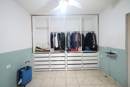 Casa à venda com 246m², 2 quartos e 2 vagas Casa à venda com 246m², 2 quartos e 2 vagasSuíte 1