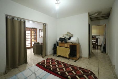Casa à venda com 246m², 2 quartos e 2 vagas Casa à venda com 246m², 2 quartos e 2 vagasSala de TV