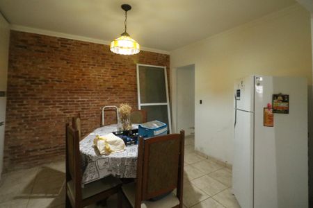 Casa à venda com 246m², 2 quartos e 2 vagas Casa à venda com 246m², 2 quartos e 2 vagasSala de Jantar