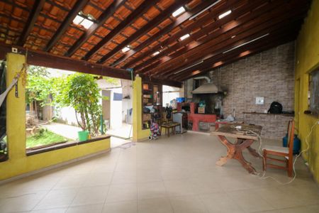 Casa à venda com 246m², 2 quartos e 2 vagas Casa à venda com 246m², 2 quartos e 2 vagasÁrea Gourmet