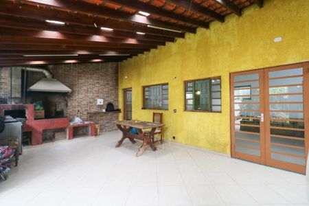 Casa à venda com 246m², 2 quartos e 2 vagas Casa à venda com 246m², 2 quartos e 2 vagasÁrea Gourmet