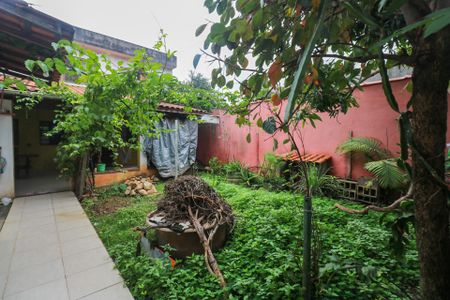 Casa à venda com 246m², 2 quartos e 2 vagas Casa à venda com 246m², 2 quartos e 2 vagasQuintal/Jardim