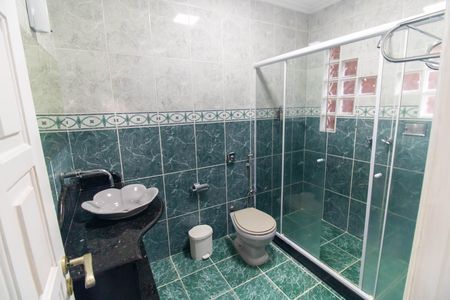 Casa para alugar com 130m², 5 quartos e 3 vagas Casa para alugar com 130m², 5 quartos e 3 vagasBanheiro 1