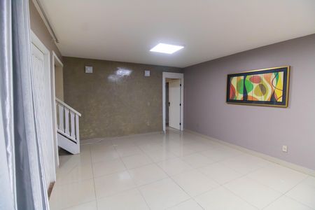 Sala de casa para alugar com 5 quartos, 130m² em Piratininga, Niterói