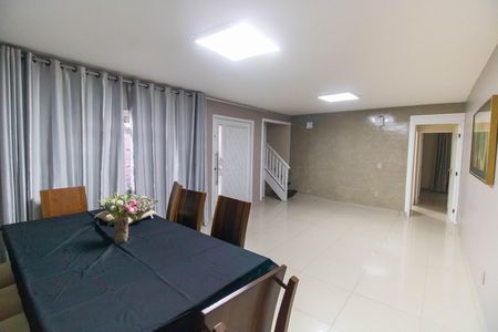 Casa para alugar com 130m², 5 quartos e 3 vagas Casa para alugar com 130m², 5 quartos e 3 vagasSala