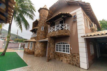 Casa para alugar com 130m², 5 quartos e 3 vagas Casa para alugar com 130m², 5 quartos e 3 vagasFachada