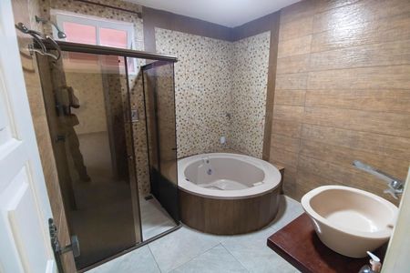 Casa para alugar com 130m², 5 quartos e 3 vagas Casa para alugar com 130m², 5 quartos e 3 vagasBanheiro Social 2