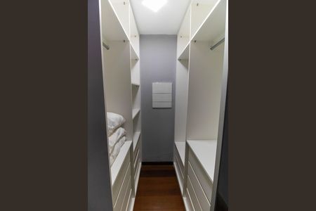 Casa para alugar com 130m², 5 quartos e 3 vagas Casa para alugar com 130m², 5 quartos e 3 vagasCloset do Quarto 4