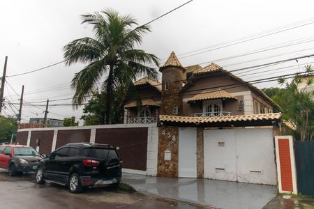 Casa para alugar com 130m², 5 quartos e 3 vagas Casa para alugar com 130m², 5 quartos e 3 vagasFachada