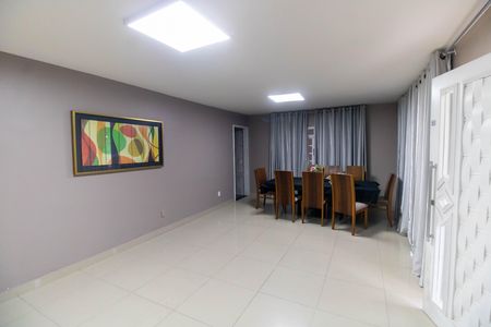 Sala de casa para alugar com 5 quartos, 130m² em Piratininga, Niterói