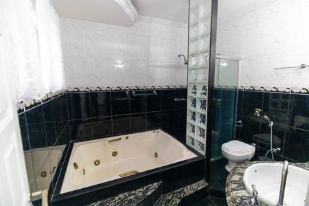 Casa para alugar com 130m², 5 quartos e 3 vagas Casa para alugar com 130m², 5 quartos e 3 vagasBanheiro da Suíte
