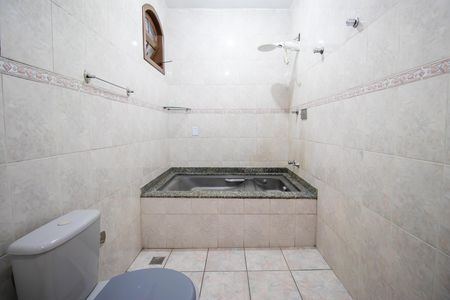 Casa para alugar com 260m², 3 quartos e 2 vagas Casa para alugar com 260m², 3 quartos e 2 vagasBanheiro da Suíte