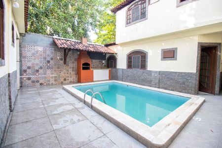 Casa para alugar com 260m², 3 quartos e 2 vagas Casa para alugar com 260m², 3 quartos e 2 vagasPiscina