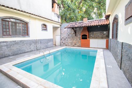 Casa para alugar com 260m², 3 quartos e 2 vagas Casa para alugar com 260m², 3 quartos e 2 vagasPiscina