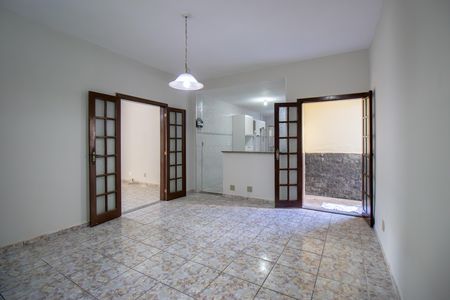 Casa para alugar com 260m², 3 quartos e 2 vagas Casa para alugar com 260m², 3 quartos e 2 vagasSala de Jantar