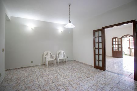 Casa para alugar com 260m², 3 quartos e 2 vagas Casa para alugar com 260m², 3 quartos e 2 vagasSala de Jantar