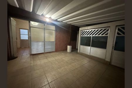 Casa para alugar com 70m², 2 quartos e 2 vagas