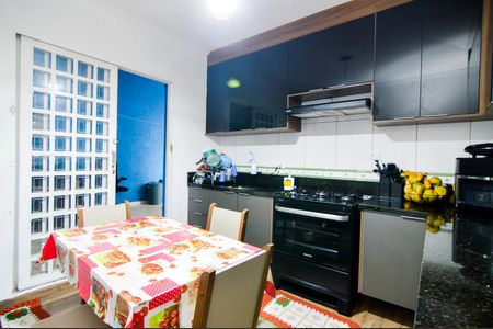 Casa à venda com 250m², 2 quartos e 2 vagasCozinha