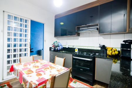 Casa à venda com 250m², 2 quartos e 2 vagasCozinha