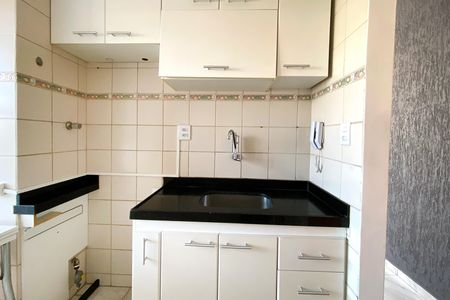 Cozinha de apartamento à venda com 2 quartos, 60m² em Estoril, Belo Horizonte
