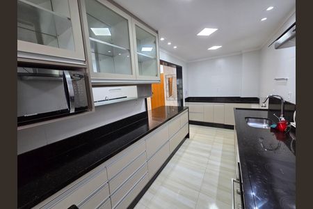 Apartamento para alugar com 116m², 3 quartos e 2 vagas Apartamento para alugar com 116m², 3 quartos e 2 vagasCozinha