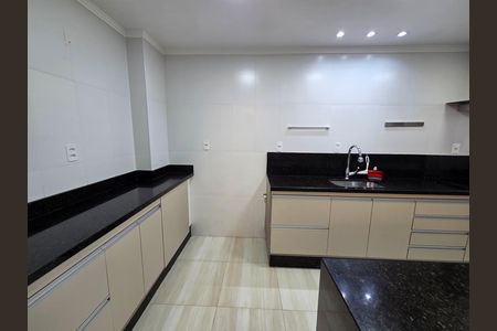 Apartamento para alugar com 116m², 3 quartos e 2 vagas Apartamento para alugar com 116m², 3 quartos e 2 vagasCozinha