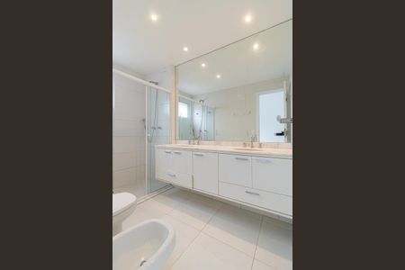 Apartamento para alugar com 161m², 4 quartos e 3 vagas Apartamento para alugar com 161m², 4 quartos e 3 vagasBanheiro da Suíte 1