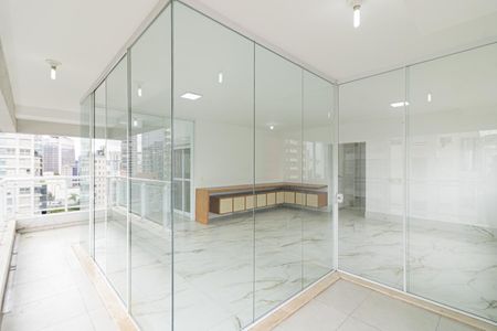Varanda de apartamento para alugar com 4 quartos, 161m² em Vila Nova Conceição, São Paulo