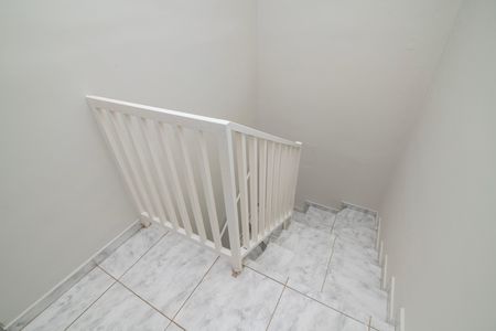 Casa para alugar com 90m², 3 quartos e 2 vagas Casa para alugar com 90m², 3 quartos e 2 vagasEscada