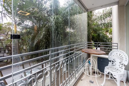 Apartamento à venda com 130m², 3 quartos e 2 vagas Apartamento à venda com 130m², 3 quartos e 2 vagasVaranda