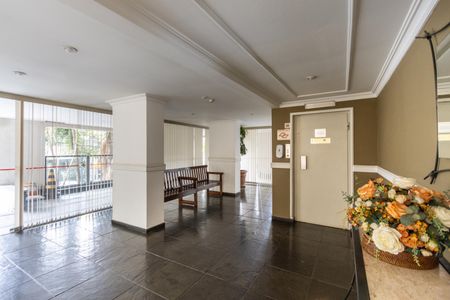 Apartamento à venda com 130m², 3 quartos e 2 vagas Apartamento à venda com 130m², 3 quartos e 2 vagasHall do Elevador