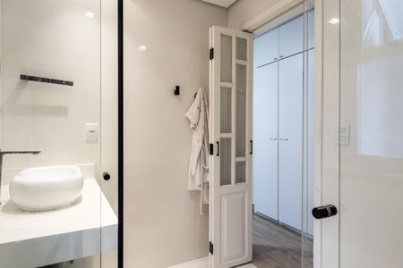 Apartamento à venda com 130m², 3 quartos e 2 vagas Apartamento à venda com 130m², 3 quartos e 2 vagasQuarto 2 - Banheiro da Suite