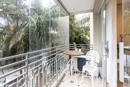 Apartamento à venda com 130m², 3 quartos e 2 vagas Apartamento à venda com 130m², 3 quartos e 2 vagasVaranda