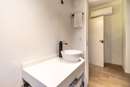 Apartamento à venda com 130m², 3 quartos e 2 vagas Apartamento à venda com 130m², 3 quartos e 2 vagasQuarto 1 - Banheiro da Suite