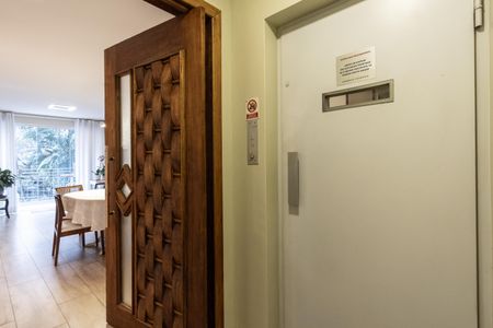 Apartamento à venda com 130m², 3 quartos e 2 vagas Apartamento à venda com 130m², 3 quartos e 2 vagasHall privativo