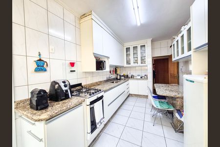 Apartamento à venda com 157m², 3 quartos e 1 vaga Apartamento à venda com 157m², 3 quartos e 1 vagaCozinha