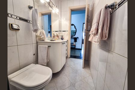 Apartamento à venda com 157m², 3 quartos e 1 vaga Apartamento à venda com 157m², 3 quartos e 1 vagaBanheiro 2