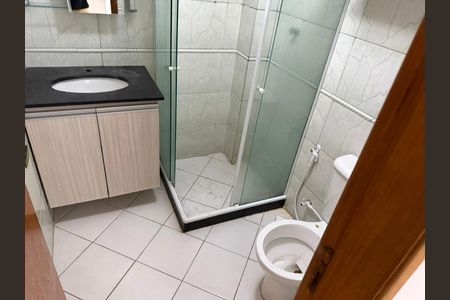 Banheiro social de apartamento para alugar com 2 quartos, 50m² em Bangu, Rio de Janeiro