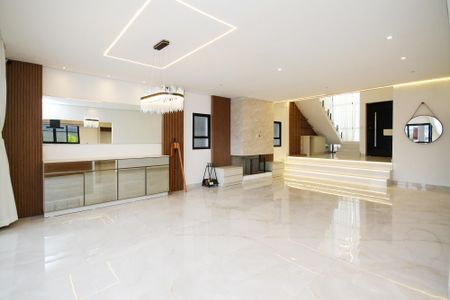 Casa de condomínio para alugar com 381m², 4 quartos e 4 vagas Casa de condomínio para alugar com 381m², 4 quartos e 4 vagasSala