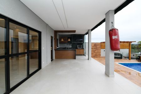 Casa de condomínio para alugar com 381m², 4 quartos e 4 vagas Casa de condomínio para alugar com 381m², 4 quartos e 4 vagasVaranda