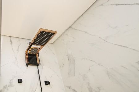 Casa de condomínio para alugar com 381m², 4 quartos e 4 vagas Casa de condomínio para alugar com 381m², 4 quartos e 4 vagasBanheiro Suíte 4
