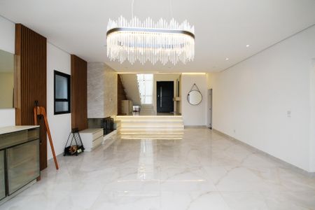 Casa de condomínio para alugar com 381m², 4 quartos e 4 vagas Casa de condomínio para alugar com 381m², 4 quartos e 4 vagasSala