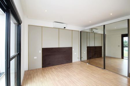 Casa de condomínio para alugar com 381m², 4 quartos e 4 vagas Casa de condomínio para alugar com 381m², 4 quartos e 4 vagasSuíte 1