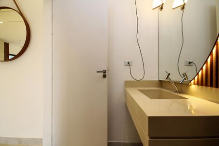 Casa de condomínio para alugar com 381m², 4 quartos e 4 vagas Casa de condomínio para alugar com 381m², 4 quartos e 4 vagasLavabo