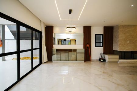 Casa de condomínio para alugar com 381m², 4 quartos e 4 vagas Casa de condomínio para alugar com 381m², 4 quartos e 4 vagasSala
