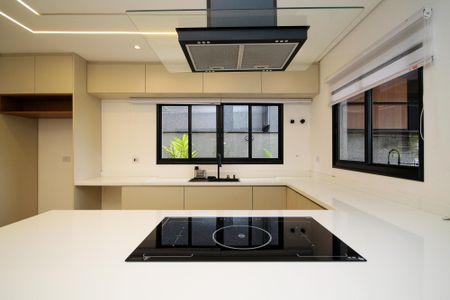 Casa de condomínio para alugar com 381m², 4 quartos e 4 vagas Casa de condomínio para alugar com 381m², 4 quartos e 4 vagasCozinha