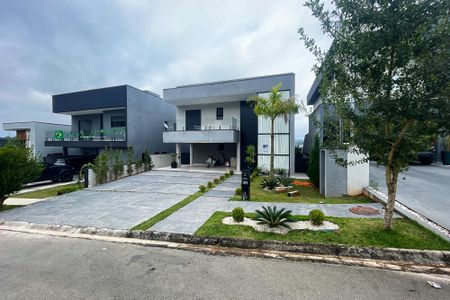 Casa de condomínio para alugar com 381m², 4 quartos e 4 vagas Casa de condomínio para alugar com 381m², 4 quartos e 4 vagasFachada Casa